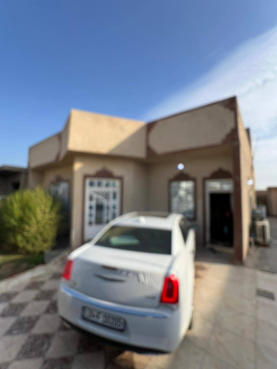 دار للبيع  معا اثاث بيت جاهز من كلشي تكريت الشهامه شارع تبليط 15متر   مساحه البيت 400  ٢غرف نوم صاله مطبخ ديوان وحمامات بيت جاهز معا اثاث تواصل معا صاحب دار. ***********ملاحضه بيت عقد زراعي سعر38مليون
