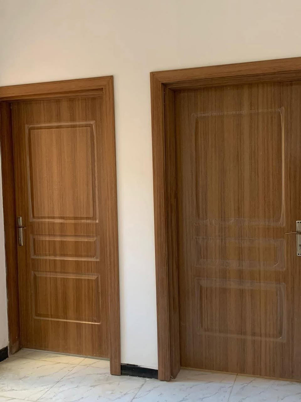 دار للبيع ضمن مجمع الزهراء السكني الاستثماري
📍 الديوانية

مطلوب على المصرف العقاري: 70
📆 التسديد الشهري: 417
💰 تسليم باليد: 75

المواصفات:
 • المساحة: 200 م²
 • طابق واحد
 • غرفتي نوم
 • صالة
 • مطبخ
 • صحيات
 • شرقي وغربي منفصل مع حمام

📄 المعاملة: أصولية

📞 للاستفسار:
***********
***********

مكتب أساس للعقار والمقاولات العامة
