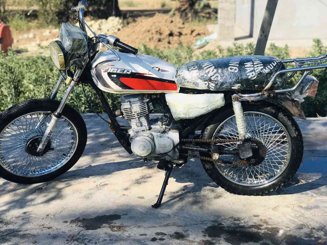 السلام عليكم دراجه للبيع تايكر موديل21اوراق بغداد المكان واسط عزيزيه سعر خاص اوتصال ***********
