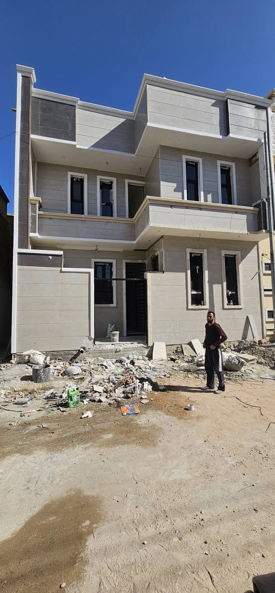 بيت مساحه 110في حي اور شارع سبيس مقابل مدرسة الجماهير البناء حديث درجه اولى يتكون من 4نوم وصالات 2وستقبال ومطبخ وصحيات ***********
