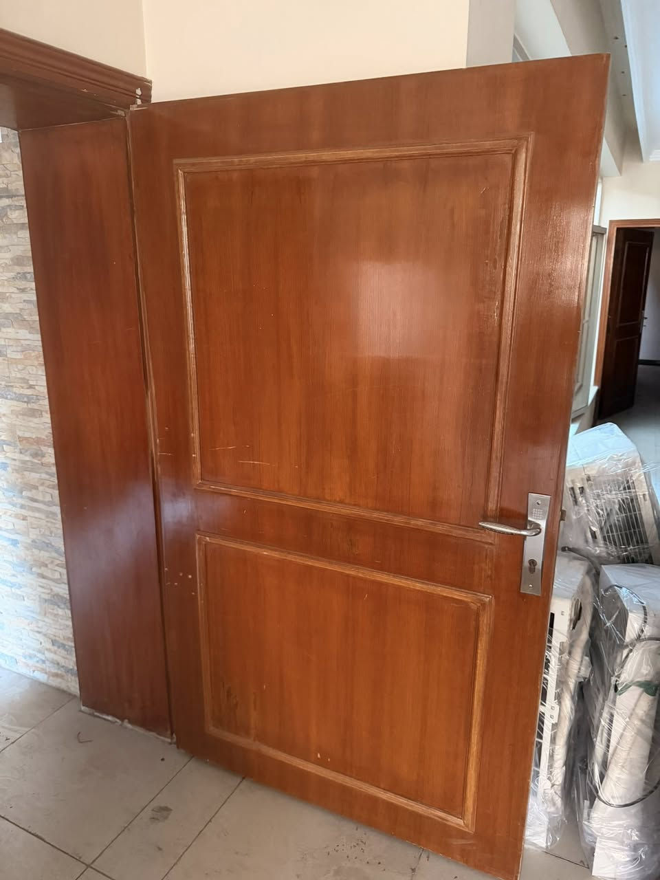 للبيع درج داخلي + أبواب خشب صاج
للبيع درج داخلي للبيت ويا أبواب البيت كلها

عدد الأبواب: تقريباً 20 باب

النوع: خشب صاج أصلي وثقيل

شغل قديم ونظيف، مو تجاري

الحالة الابواب و الدرج ممتازة جداً

الصور هي نماذج لحجم الابراب و النظافة 

الموقع: الكرادة

التواصل: واتساب ***********
