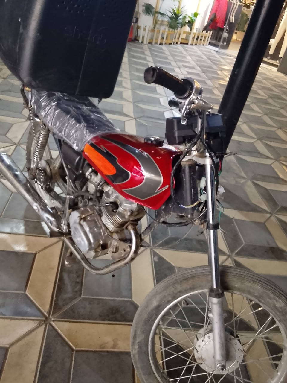 السلام عليكم دراجي شغاله منذر واحد قفل قفل قفل قفل قفل من الاخير ربع
***********
