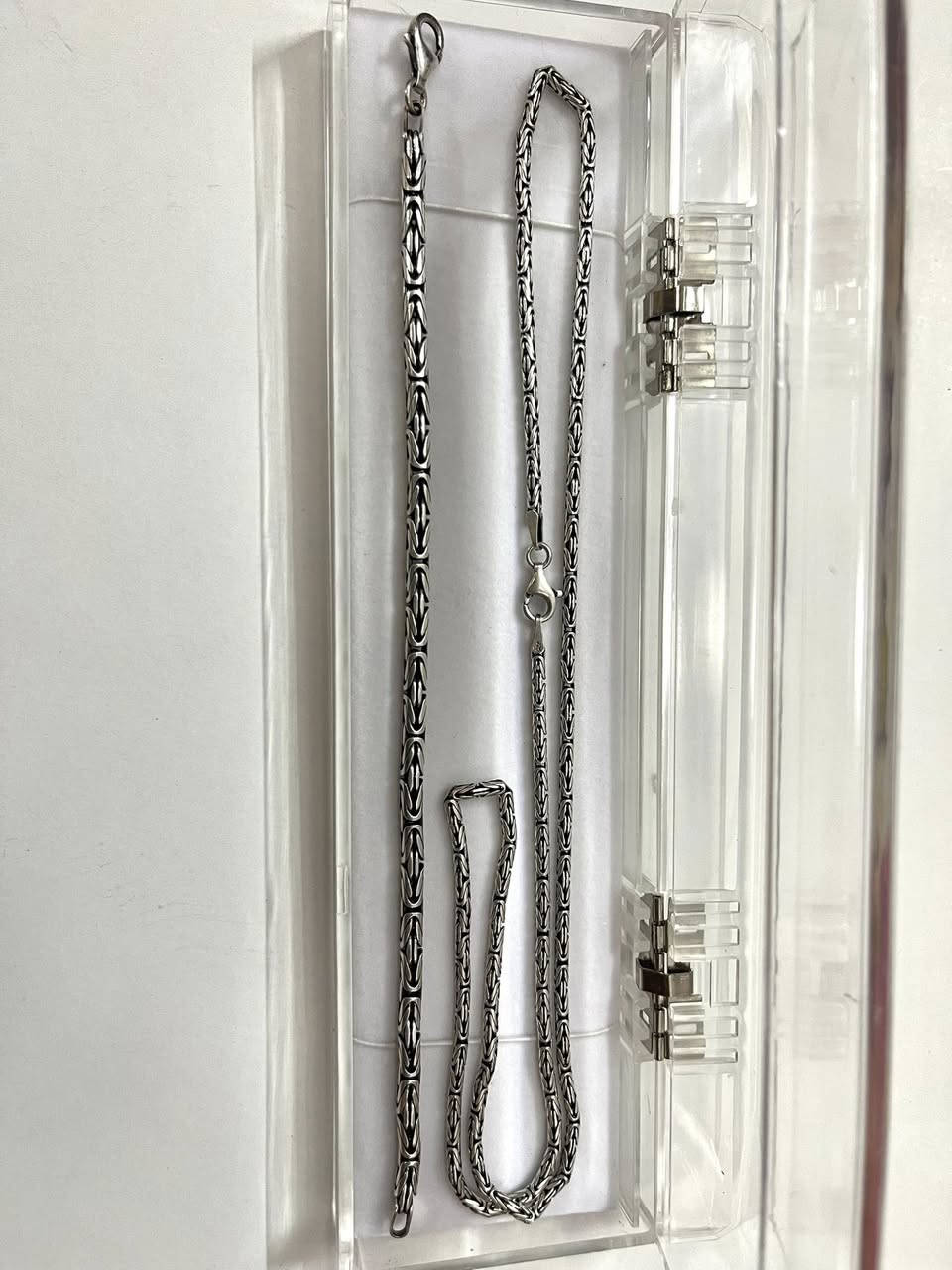 زناجيل او اسوار فضل 925 العدد7 قطع مجموعة الكلي 96 غرام سعر الغرام5الف توصيل جميع المحافظات 
‏***********
