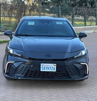 تۆیوتا کامری  2025 مواسفاتSE لێواری بونید تعدیلە ئیرباک  بەس سوکان سیس...