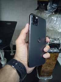 آيفون 11 برو ماكس لون أسود مميز،سلس بالاستخدام وبدون أي مشاكل ،مبدل شا...