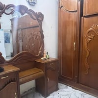 غرفة نوم • ٦ أبواب • نضيفه