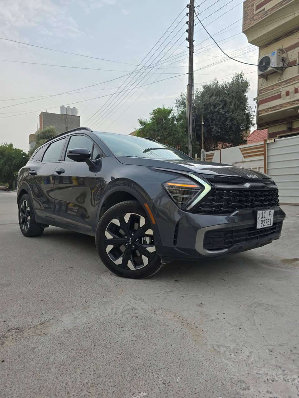 كيا سبورتاج 2024 اللون رصاصي فئة X.Line حادث خفيف جدا بدون إيرباك تبديل جاملغ بلادي نفس اللون جهة السائق وتعديل بارد بسيط بالبنيد بدون قطرة صبغ .. السيارة plug in يعني محرك بنزين وهايبرد وشحن كهرباء ( الشحنة الواحدة ولمدة ثلاث ساعات تعطي سير 54كم) يعني تنسى البنزين سياره أقتصادية جدا ماشية 9
مواصفات السيارة
1_ شاشة ترفيه كبيرة متصلة
2_ تحكم تبريد بيانو و شاشة
3_ بانوراما
4_ صندوق كهربائي و فتح ذاتي عند الاقتراب
5_ حساسات خلفية
6_ رادارات جانبية نقاط عمياء
6_ رادار امامي
7_ رادار خلفي
8_ قيادة شبه ذاتية
9_ تثبيت سرعة و مسار تفاعلي
10_ نظام نزول منحدرات
11_ اوتو هولد
12_ انظمة قيادة سبورت كومفورت ايكو و ثلج
13_ تدفئة مقاعد راكب و سائق
14_ شاحن تايب سي سريع و تايب A و شاحن لاسلكي في المقدمة و شاحنين تايب سي في الخلف
15_ كراسي جلد 
16_ كير ماوس
17_ شيفتات ستيرن
18_ اشاير بالمري
للاستفسار على الرقم *********** بي واتس بغداد, العراق
