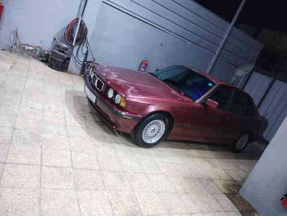 بيئم 525 رقم نينوى جديد موديل 90 سياره وضع شركه بدون صبق وبدون تخه طخم امامي خلفي معمر جديد محرك مبدلو مال كصه قبل شهر سياره جديده داخل جلد سياره فول ايرباك سلايت كير توماتيك السعر 65 وبيها مجال رقم الموبايل ***********
