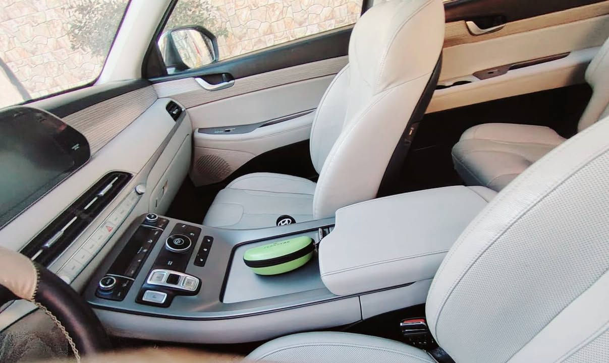 السلام عليكم للبيع او مراوس مع بيكب او جيب 

هونداي بلسايد موديل ٢٠٢٠ لون نيلي ميتاليك 

رقم بغداد انكليزي 

هزة وسنوية جديدة بأسمي شرط تحويل

حدادة جديدة 

تخم تاير جديد 

ادامة كاملة للسيارة 

فول مواصفات: 

داخل بيج مع الصاج 

فتحة سقف 

بصمة 

شاشة كبيرة 

كشنات جلد 

بردات خلفية 

نظام صوتي منفصل 

كشن منفصل vip 

تدفئة كشنات 

كشنات تحكم كهرباء 

منافذ شحن هاتف كل المقاعد 

خزن وضعيات السائق ميموري 

سبيكر تحدث السائق مع الركاب 

تبريد 3 قطع مع تحكم منفصل (نظام بيئي) 

4 وضعيات مودات للقياده 

فول تحكم ستيرن 

مثبت سرعة 

جنطه كهرباء 

عاكسة كهرباء للاناره الخارجية 

كشنات كهرباء 

سايد بريك اوتو 

وبعد بيه مواصفات هواي ما ذكرتها 

ماشيه 98 الف قابل للزيادة 

السعر 200$ مع المجال 

المكان بصرة 

رقم الهاتف: ***********
