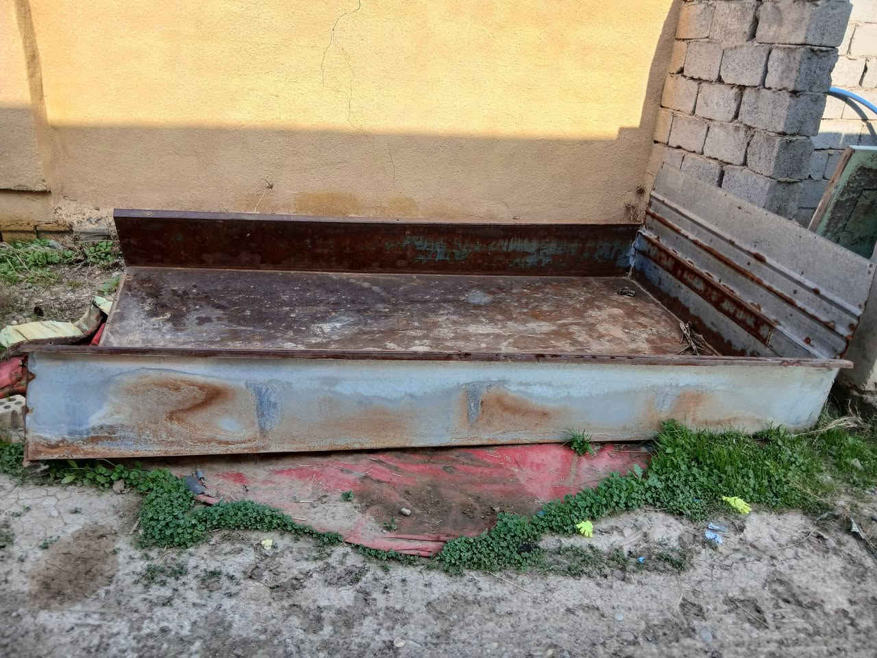 السلام عليكم  غلاف بدي  سيارة  كيا  لبيع مستخدم شي قليل السعر على  الخاص الاستفسار على هاذا الرقم  ***********
