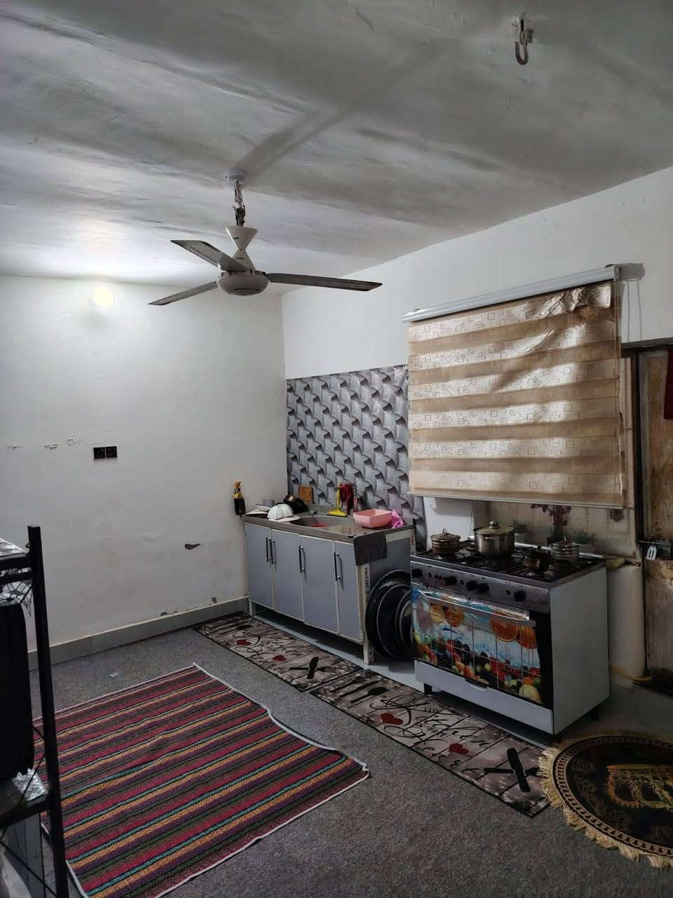 بيت للبيع مساحته 105واقع حال 117م  طابقين خلفي عرض الدربونة مترين الموقع سومر حي المعلمين 3غرف السعر 125مع  المجال للتواصل ***********
