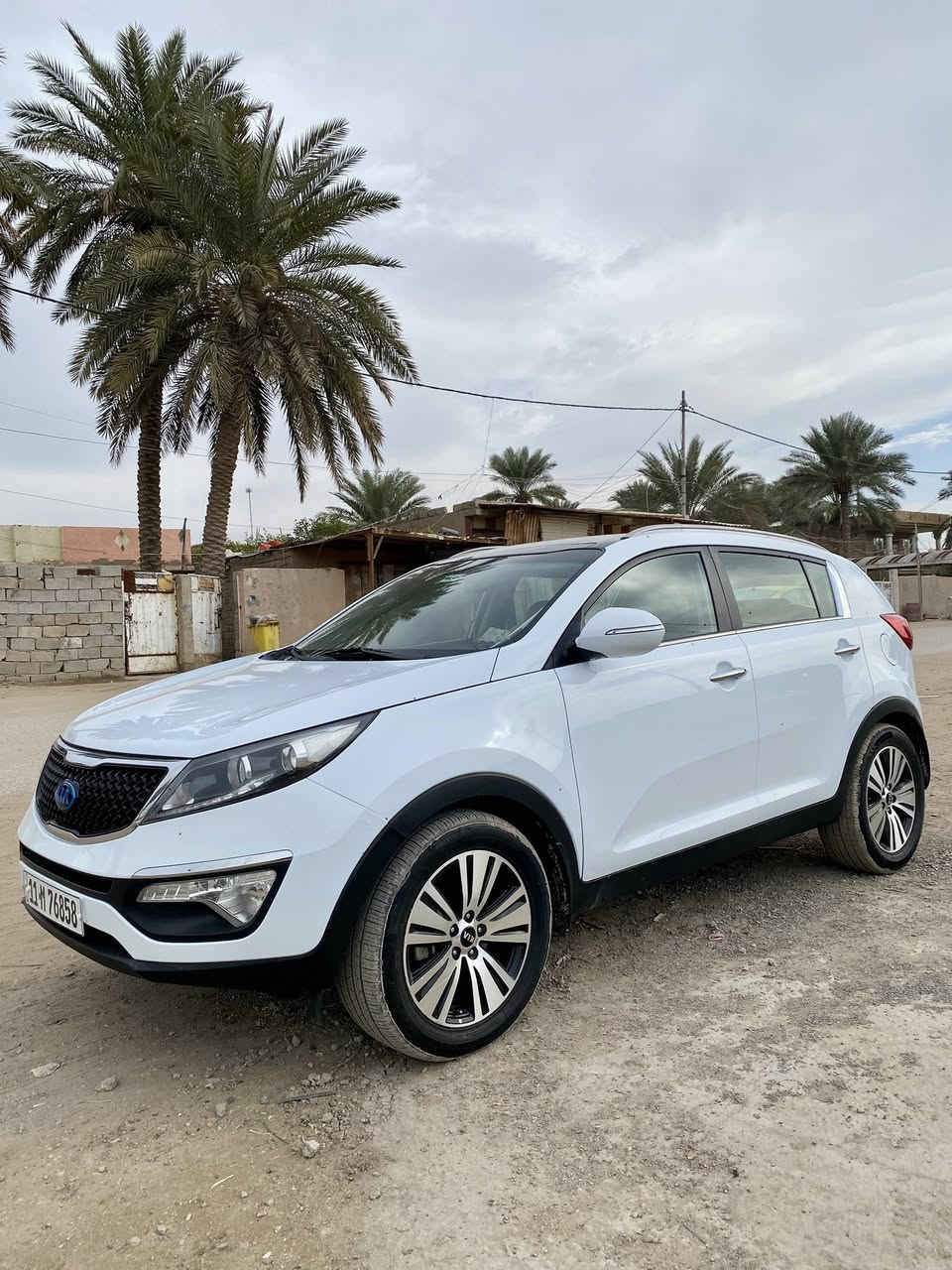 السلام عليكم كيا سبورتج للبيع  سياره استخدام شخصي باسمي بيه قطعه مرشوشه رش فقط بدون معجون اثر شخط بسيط الباقي كفاله عامه محرك ٢٠٠٠ دوش تخم تاير حداديه خير من الله رقمه بغداد انكليزي سعر 165 مكانه بابل ***********
