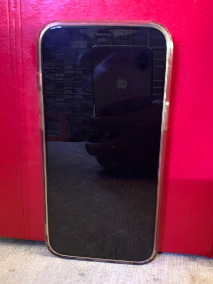 السلام عليكم 12برو ماكس جديد شحط مابي ذ256لون نيلي  ممبدل بي اي شي *********** ملاحضة حماية مكسوره مو الكامرة
