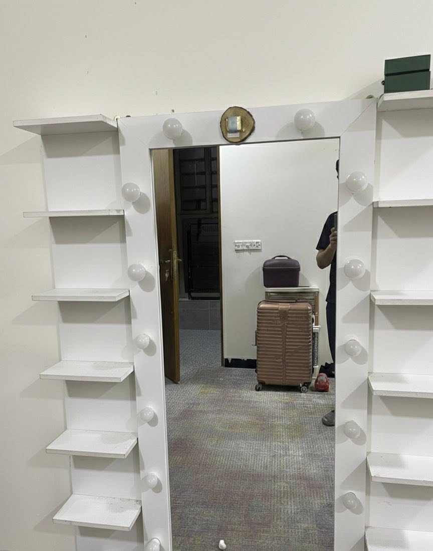 السلام عليكم غراض بيت كامله ونضافه شوفت عينكم وبيهن مجال للبيع شلعه
وحده
غرفه نوم مع مرايه كبيره ورفوف
هيترات جدد عدد2
براد مي
مكنسه كهربائيه شبه جديده
مبرده حجم كبير نضافه ٩٩بالميه مع العلم الغرفه وياها دوشك نفرين وشاشه tclاخر موديل بيها فطر داخلي دااااخلي يعني لبلازمه تصليحها فقط بالصناعي
لبيع شلعه وحده للتواصل وللاستفسار
واتساب (***********)
