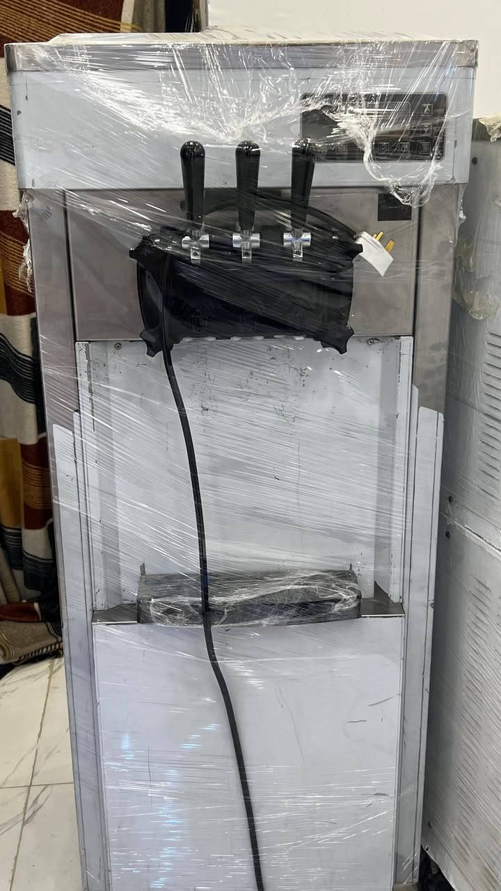 السلام عليكم 
جهاز للبيع 
جهاز ايسكريم
نظافه 90% اكثر 
***********
