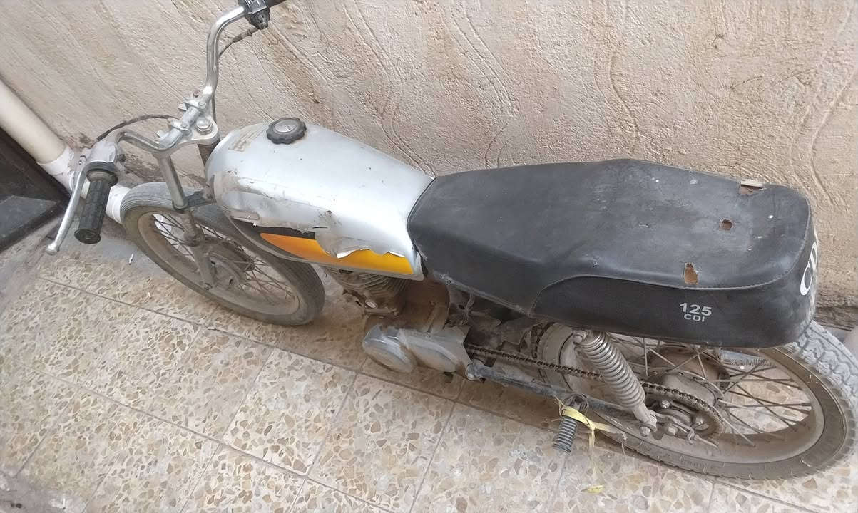 سلام عليكم اربعه كير كلك للبيع الدراجه تشتغل عوزهه شغلات بصيطه الويل الوره بي سيامه مكطمه يعني يرادله تصفا السهر 150او بيهه مجال بصيط *********** الوتساب مزدود موجود عل خاص
