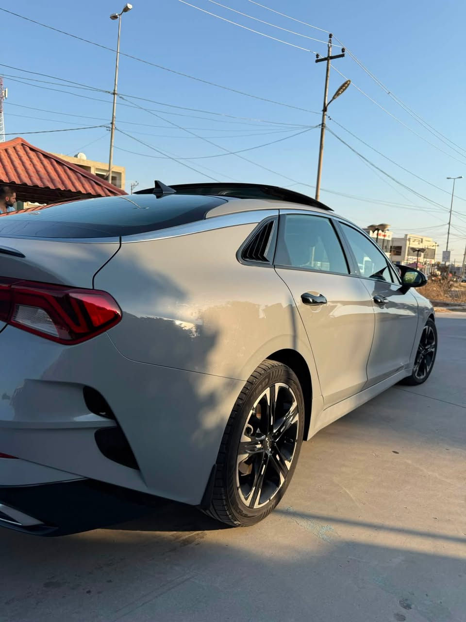 السلام عليكم k5 "
❤️2022 gt لاين فول للاخير 
بانورما كشنات تدفئة 🔥
ستيرن تدفئة شحن واير لايس 🤍
حساسات جانبية توقف ذاتي 👌
داخل جلد مخمل☮️ 
السيارة حلوة بمعنة الكلمة👌 
ضرراها ربع البوند والجاملغ الامامي ✖️
بيها ملاحضات بارد🧊
مكان السيارة موصل زهور دورة العبادي 
***********📞 بي واتساب 
سعرها 157 وبيها مجال
