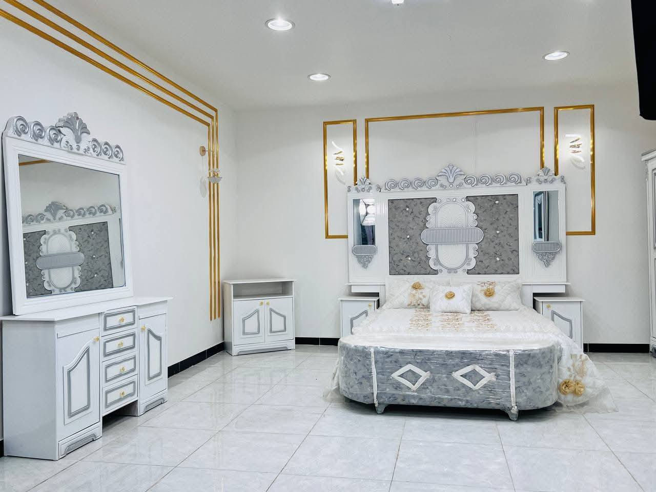 غرفة نوم تركية بالنجارة العراقية
((استعمال شهرين))

تتكون من 10 قطع 

صبغ حراري مرمري درجة اولى 

الخارج 4 ملم MDF

شازلون

والداخل 3 ملم معاكس ابيض طبيعي 

النرمادة شريطية على طول الباب 

الكنتور نظام قفايص فتح وشد 

عرض الكنتور 3 و20 سم

ارتفاع الكنتور 2 و40 سم

ميز تواليت + طابورية

السرير بلوك ٦ ارجل بلاويد 

طول السرير 200 سم 

عرض السرير 160 سم 

الضهر براغي


**إذا كنت صاحب هذا الإعلان وتريد حذفه لأي سبب، رجاءا أرسل رسالة إلى الدعم الفني**