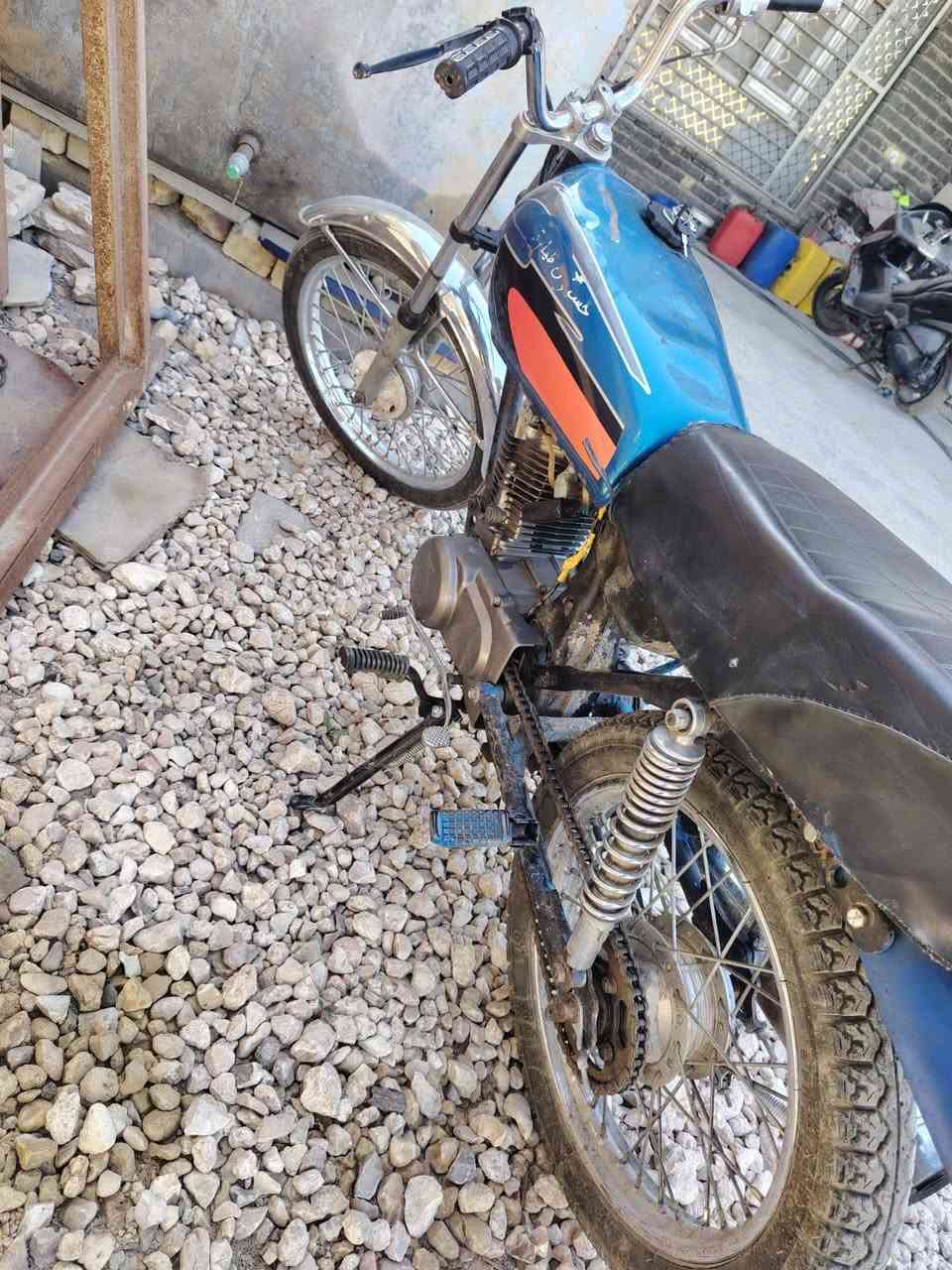 للبيع دراجة ١٩ كلك مكينه حلوة وياله جدد سعر ٢٣٠  مكاني بابل ***********
