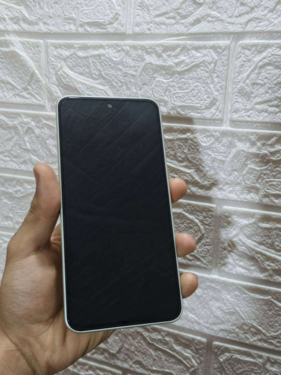 اخوان البيع جهاز سامسونج A36 G5مستعمل 4ايام
ضمان سنه موجود وصل مكتوب كل التفاصيل 
الجهاز بعده بالكارتون زلغ ما بي 
الكامره 50 ميجابكسل رئيسية (Wide) مع تثبيت بصري OIS وفتحة f/1.8
ذاكره 256  معالج قوي 
السعر 340الف وبي مجال 
الرقم ***********
العنوان البصره الحيانيه 
موجود توصيل جميع محافظات العراق
