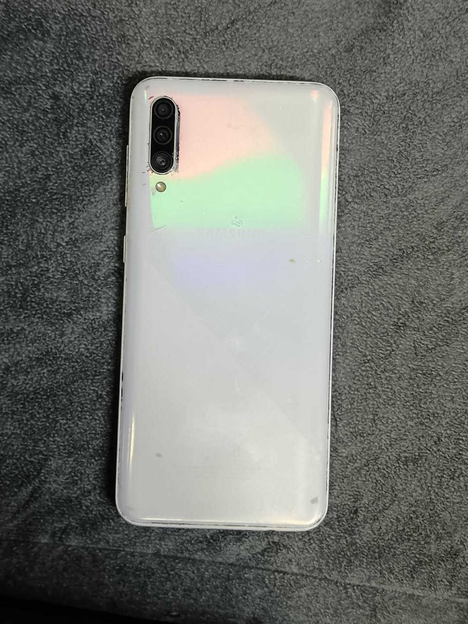 السلام عليكم تلفون a30s للبيع شاشه مبدله جديده سعره 70الف و بي مجال لل شراي التواصل واتساب ***********
