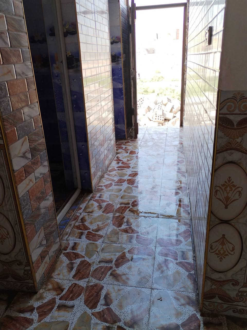 هبيت للبيع 100 مربع ركن براكيه خلف جامع الخزاعل  السعر 26 وبي مجال الاستفسار ( *********** )
