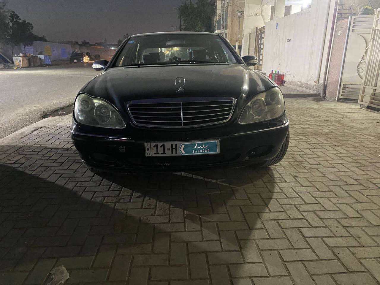 السلام عليكم
للبيع مرسيدس غواصة S 320

موديل  2000 أصل 
 باب قصير – رقم بغداد أصولية وباسمي رقم انكليزي  – هزة جديدة
المواصفات:

لونها اسود 
بصمة
داخل جلد اسود
محرك وكير ممتاز
تبريد 3 قطع + ثلاجة
كروز سرعة
شاشة اعطال 
مرايا جانبية قلاب مع البك
صندوق شفط
إنارة ترحيب خارجية وداخلية
شاشة أعطال
لايت الفول زنون
مرايا شفط
إيرباكات سليمة
ويل 16 
نظام صوت BOSS
هزة وفحص جدد + سنوية جديدة
وضعيات قيادة سبورت – عادي 
داخل جلد اسود
سلايد روف
محورة دبلات مو جوبلس
كشنات بخاصية الميموري (3 وضعيات)
كشنات أمامية كهرباء
تحكم بالستيرن جهتين
السعر: البيع فقط بدون مراوس ١٢٥
رقمي :
***********
