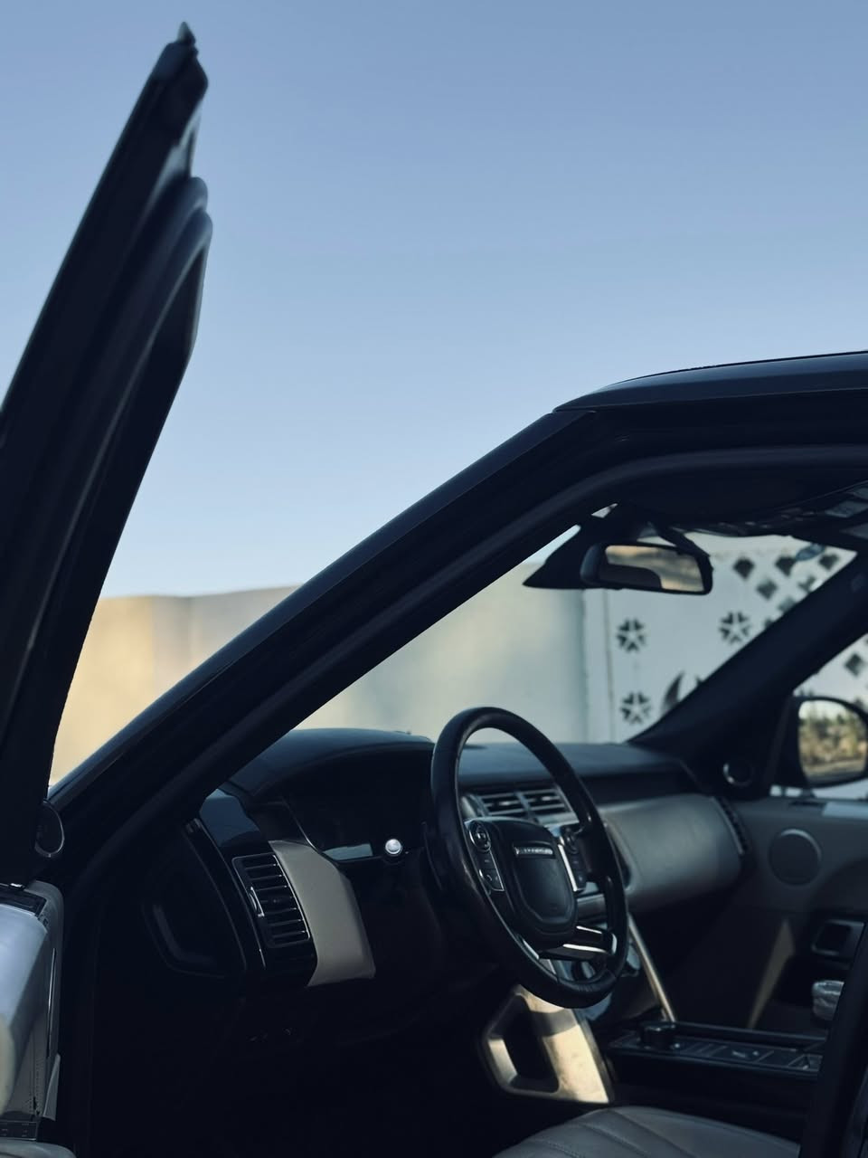 سلام عليكم للبيع رانج روفر فوك
سيارة وارد أمريكي بيه الباب الخالفي الوره سايق مدل بلادي 
سيارة كير محرك عله وضع شركه 
رادارات امامي خلفي 
سيارة كشنات تبريد 
سيارة تشغيل عن بعد 
السعر 325وبيه مجال 
***********واتساب
مراوس تاهو او يوكن او الاندكروز
