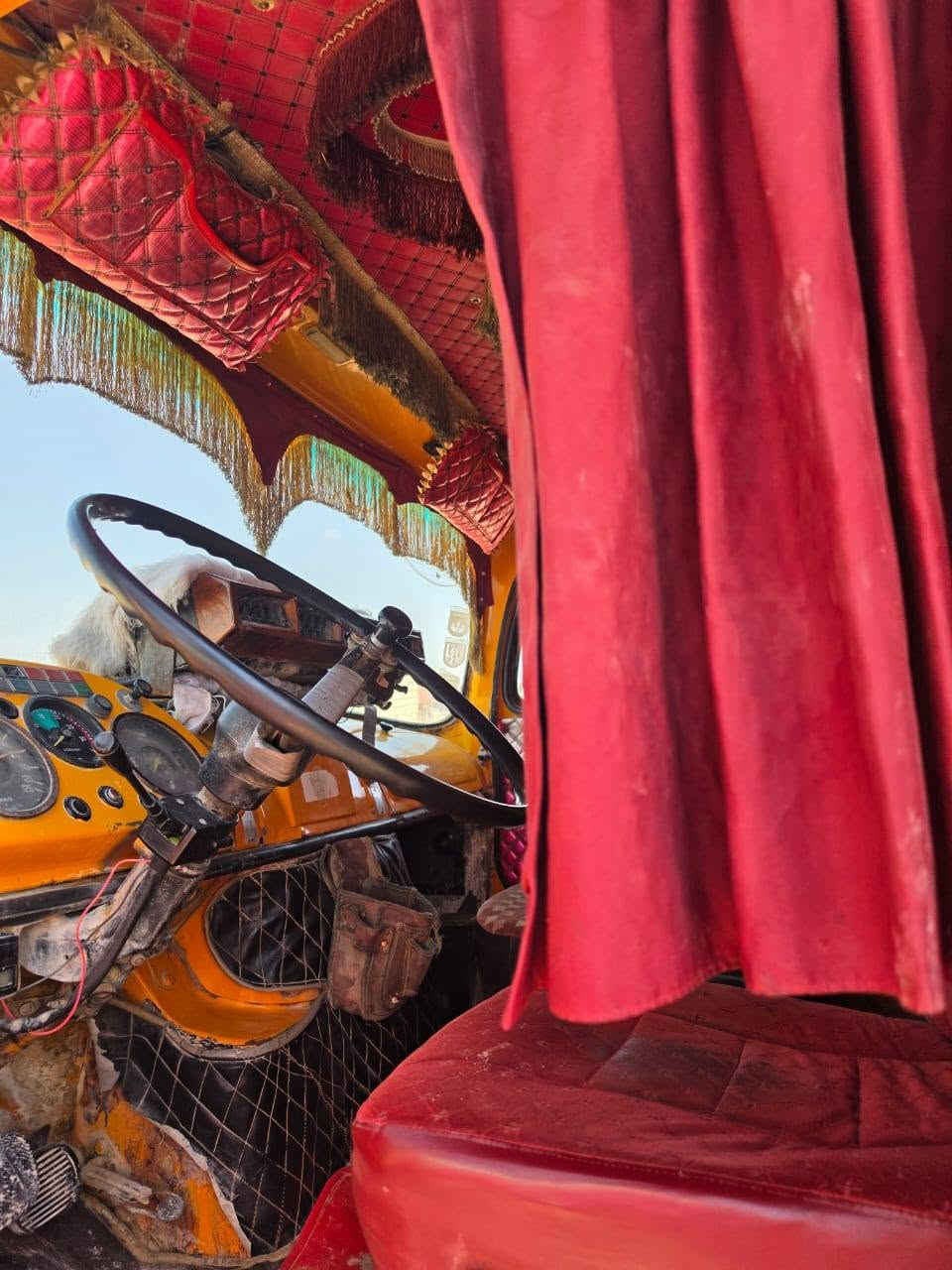 سلام عليكم تك مايلر بلادي موديل 81كير 25محرك لاتنقيص ولا تبخير شاصي مكفول تخم تاير رقم نكليزي تحويل ثاني يوم مكلف بنشر رقم صاحب اسياره***********
