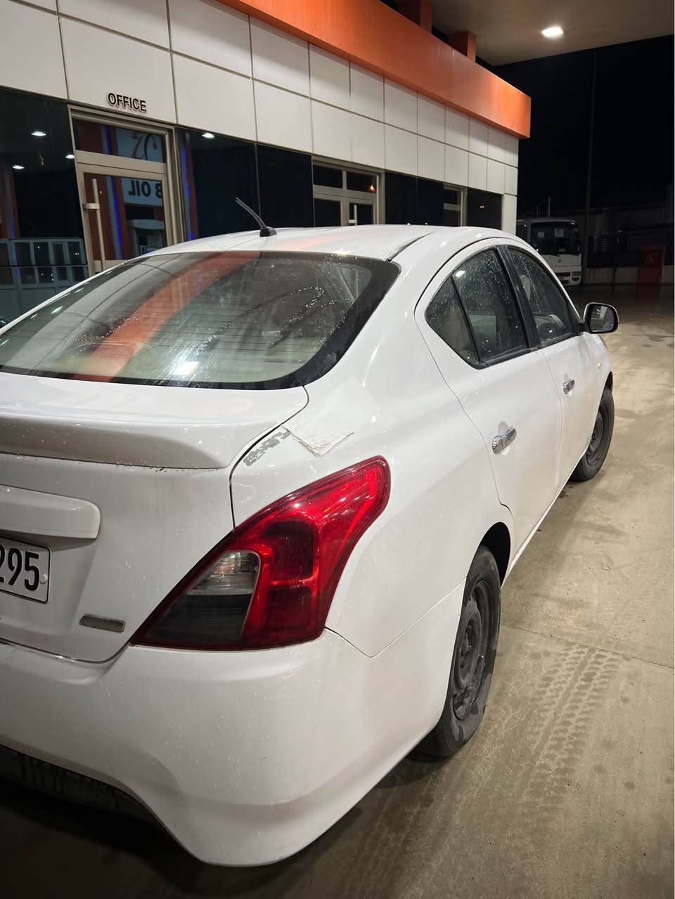 سه ره تا به ناوي خواي گه وره 

لاكشميبا 2015

پشتو پيش كه بسه 

ده ركه ي لاي سايق دوو بستي هه يه
سه سندوقي يك بست سبوخي هه ستايه 

گير و مه جينه به شه رت 

ره قه م سه نه وي نيوه تا 2030

ژ . م ***********
ژ . م *********** أربيل, العراق
