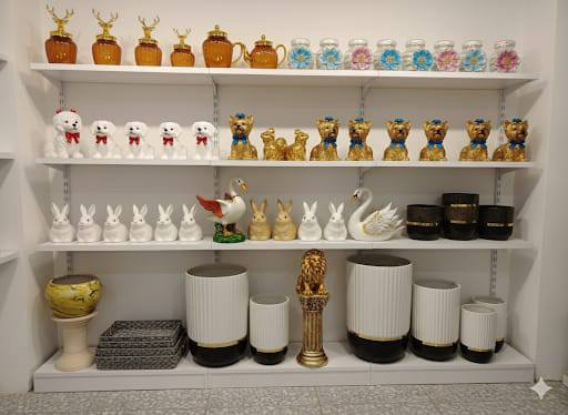 حوّل بيتك إلى لوحة فنية مع تشكيلتنا الجديدة! ✨
لأن التفاصيل هي اللي بتصنع الفرق، جبنا لك مجموعة ديكورات تجمع بين الفخامة العصرية والأصالة التراثية. 🏠💎
تجدون لدينا في الكولكشن الجديد:
🐎 ركن الفخامة: تماثيل خيول وأسود ذهبية وقواعد ملكية تليق بالمجالس والصالونات الكبيرة.
🪴 ركن الأناقة: أحواض زرع (رخامي ومضلع) بتصاميم "مودرن" تناسب كل زوايا البيت.
🛋️ ركن الراحة: بوفات (مقاعد) وتصاميم قماشية بلمسات تراثية دافئة تعطي روحاً للمكان.
🏺 ركن الزجاج والسيراميك: فازات لولبية، وردات جبسية، ومرطبانات تخزين أنيقة تجمع بين الزينة والاستخدام اليومي.
✅ خامات عالية الجودة
✅ تصاميم حصرية ونادرة
✅ أسعار تناسب الجميع
📍 الموقع: [النجف الاشرف مشخاب قرب القدس]
📞 للاستفسار أو الطلب: [***********]
توصيل متوفر لجميع المناطق! 🚚
