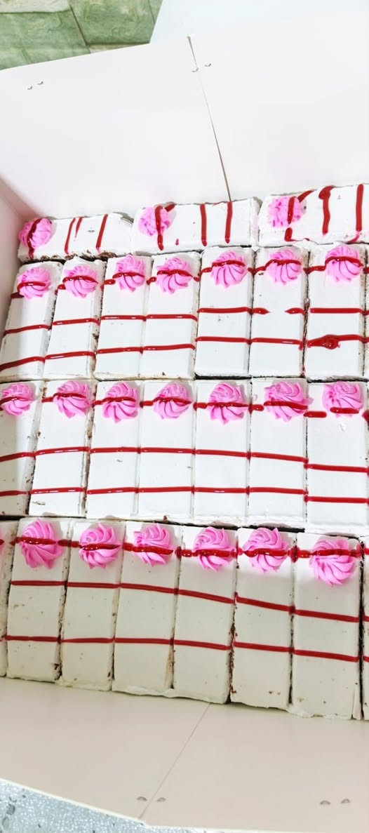 مـن أعمال بـان كيـك 😍
كيك عيد ميلاد بنوته حَسب الطلب 
ألف عافيه 🥰
للحجز والأستفسار ع الخـاص
او ع واتساب ***********
تـوصـيل داخل سبع البور ألف
