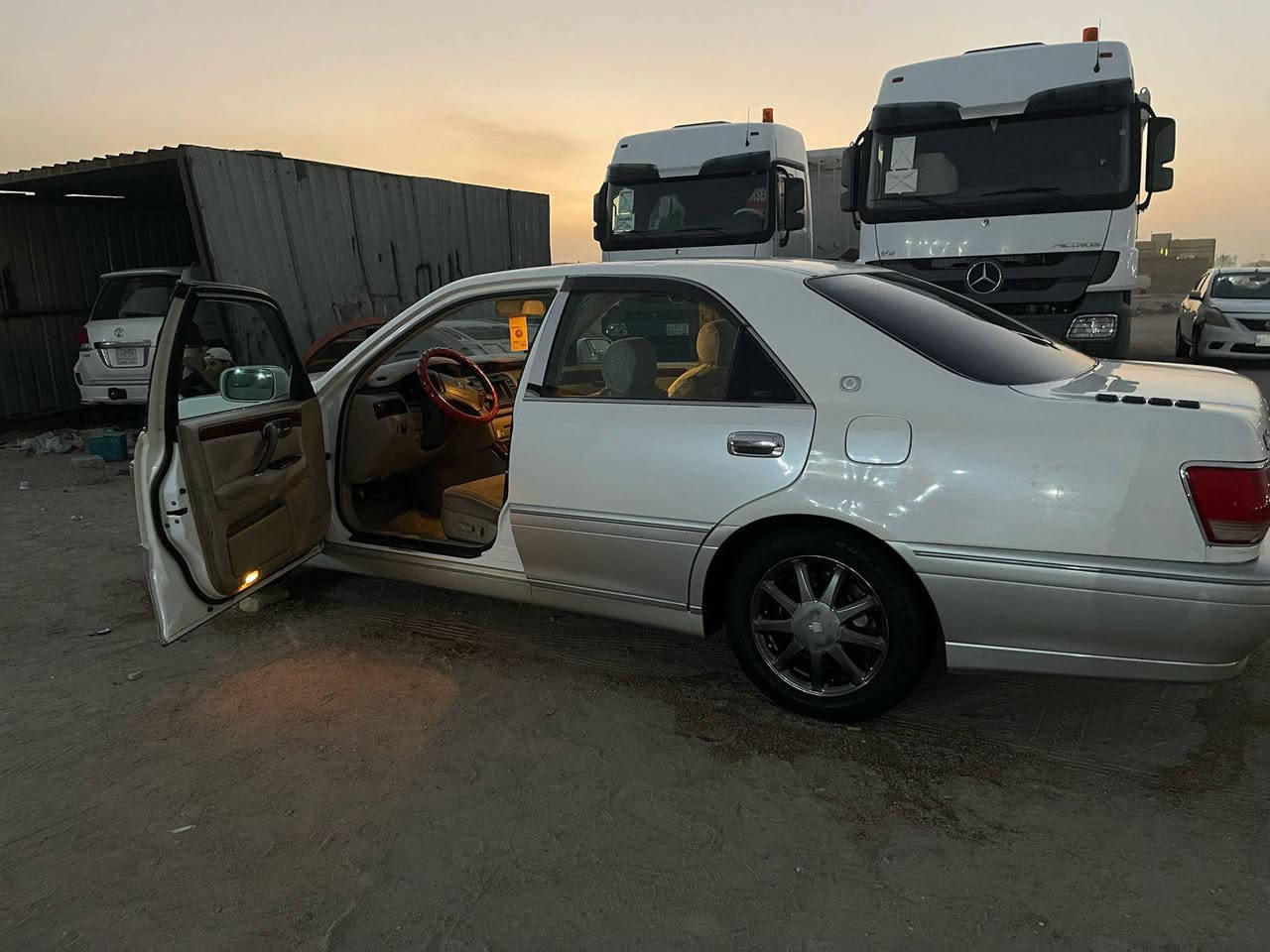 سلام عليكم سياره جنون للبيع
حداد تبريد سياره جاهز بيه كص بس الوجه مال جاملغ او جاملغ المامي صفحت سايق مبدل تخم تاير لايت زنون اربع دكم برده خلفيه مكينه ديفور الكبير رقم بصره سعر 120او بيه مجال 
مكان البصره زبير *********** مكلف بل نشر
