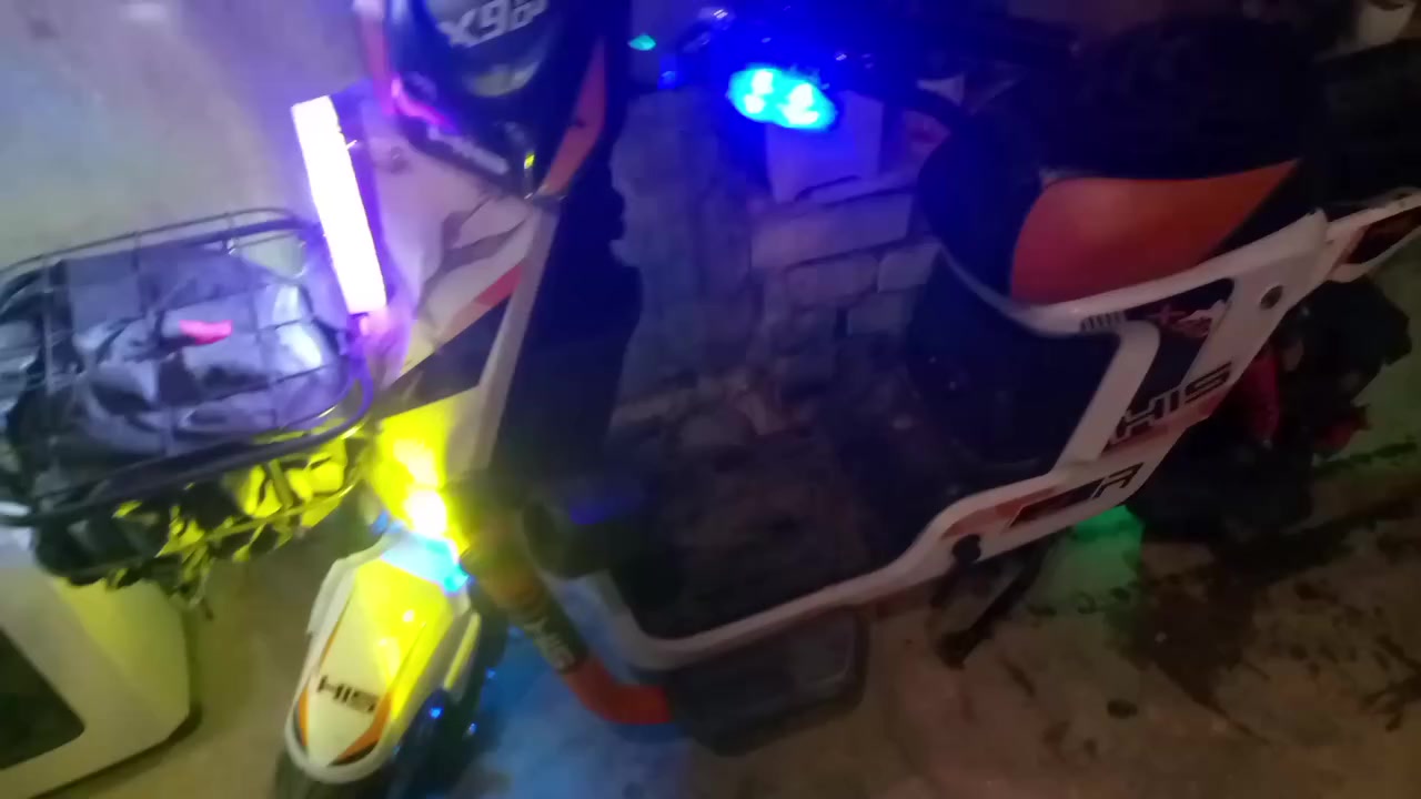 من رخصة صاحب الكروب دراجة شحن موديل 2025 نقص بطاريات سعر 150 الف بغداد زعفرانية ***********
