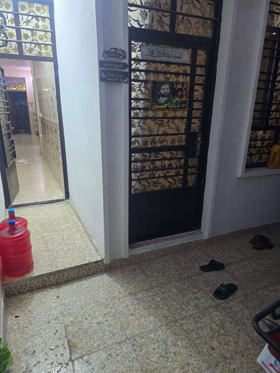 🏡للبيع – دار سكنية بناء حديث
السريدات الجديده مربع ثاني 

📐 المساحة: 100م²

🔹 يتكون من:
* 3غرف نوم
* استقبال
* مطبخ

✨ المواصفات:
* بناء حديث
* تشطيبات نظيفة جداً
* جاهزة للسكن
* موقع هادئ وشارع تبليط

   .

📍 الموقع: السريدات الجديده مربع ثاني مقابيل اسواق الشام 

📞 للاستفسار :***********
