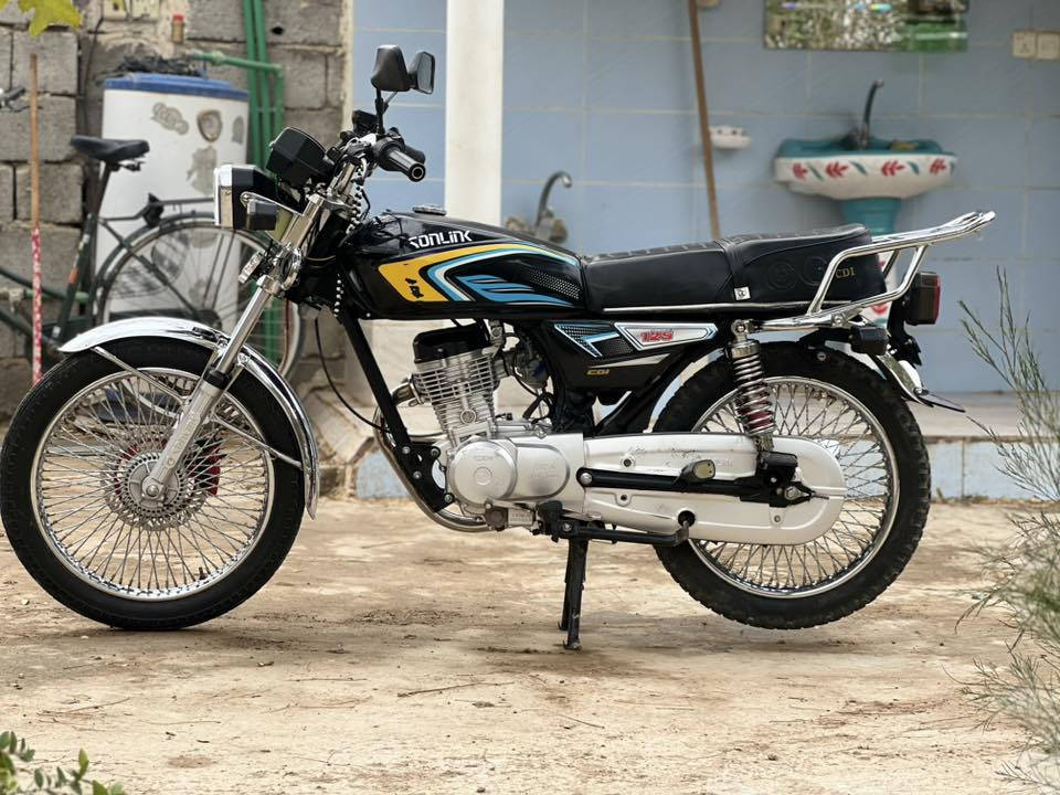 السلام عليكم شباب دراجه تايكر سولنك اصلي كفاله عامه ٢٤ شكل ٢٥ دراجه حلوه حيل سعره ماسب اي استفسار عل رقم *********** مكاني ديالى بعقوبه الصناعه الثالثه
