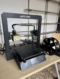طابعة Anycubic • مستعملة مرتين • حي الحسين