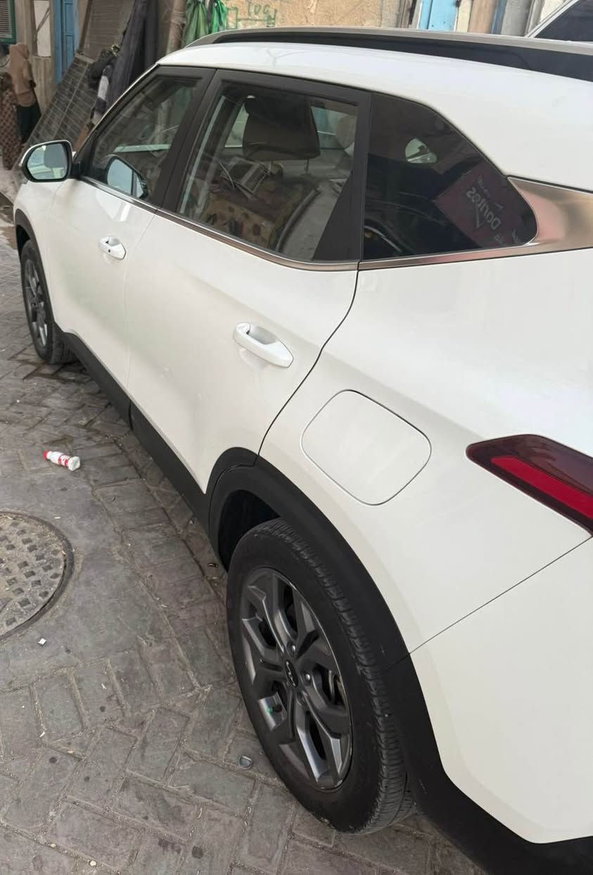 السلام عليكم 
كيا سليتوز وارد امريكي  موديل 2024
مرقمه بغداد تحويل مباشر هزه جديده مصاقطه السياره نص فول شاشه متصل بصمه رادارت بل كامل كشنات تدفئه هواي بيهه مواصفات بعد مكينه 2000
السياره حادثهه فقط خشم البنيد مكفوله من التبدل و الغود و الشواصي ليبل واحد 
بعدهه بحاله الوكاله مكاني بغداد الحبيبه 
*********** بغداد, العراق
