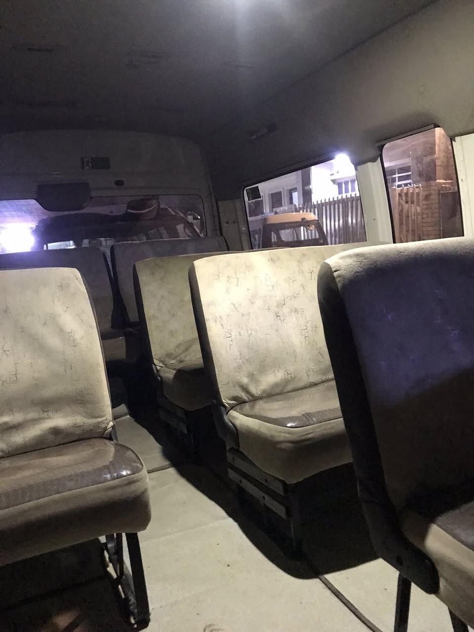 سلام عليكم اخوتي الطيبين للبيع نيسان عالي موديل 2019سياره كير محرك اكسل جديد منضومه غاز جديده وغرفته جديده تخم تاير جديد سياره بيهه صبغ باب السايق كد شبر وبيعه باردات مكانين صغار والباقي كله كفاله سياره حلوه وجديد مال خط ماشيه 190 حقيقي عنواني بغداد الدوره السعر 237بيهه مجال قليل 
رقم الهاتف 
***********
***********
