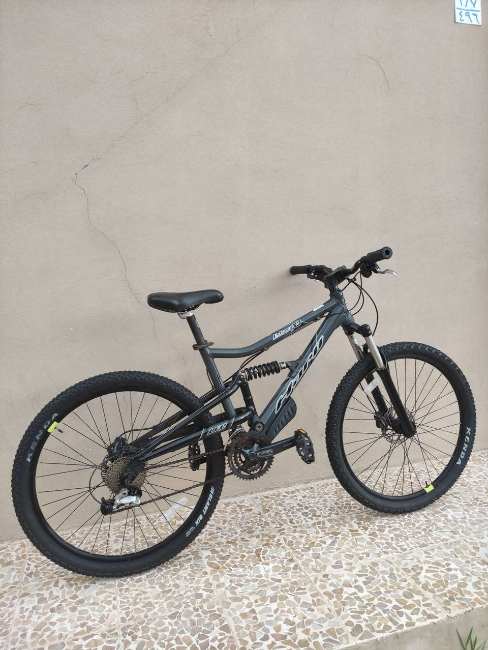 السلام عليكم وعيد مبارك على الجميع🌙
لأصحاب الاوزان الثقيله والفقرات والمفاصل اجاكم العلاج

فوول نعومه وسلاسه وانسيابيه وراحه بلسياقه ..لون سمنتي مميز

دراجه ماركة #HARO هارو العالميه ماركه غنيه عن التعريف

امريكية صنع امريكي اصلي مختوم🇺🇲Made in USA 

حجم 27.5 سبعه وعشرين ونص فوول مواصفات فوول المنيوم 

دبلات احترافية سلاسة 100% وامتصاص للطسات والصدمات 

الدبل الامامي ماركة EASTON OPPER TUBES ارتفاع  80_125mm

احترافي تحكمات من الجهتين تقويه وترخيه +تسريع وتبطيئ 

دبل خلفي احترافي تحكمات ازرار نوع فيوجن فوكس 

من ماركة #FOX فوول تحكم تقويه وترخيه وتسريع وتبطيئ

سستم شيمانو XT  اعلى فئة .....بريكات هايدروليك #دهن 

نوع ديور #SHIMANO_DIORE  اعلى فئة احترافي 

بدالات السرعه9X3 صاروخ ارضي🚀 سحب دفع #شاشه_حديث 

وياله زوم نوع #WTB_SX24 بولبرين احترافي .. تايرات كتان 

اصليه احترافيه ضد البناچر والثقوب نقشه متوسطه #KENDA

سرج طبي اصلي WTB....كامبليون وياله وكامبليون سرج 

🔴الدراجه قطعه مال حاويه غير مستخدمه داخل العراق 
   على وضع الشركه بلاد.....ما بيها اي نقص كامله وجاهزه 100٪

المكان موصل الجانب الايسر.....السعر 300$ دولار (ثابت_نهايتة)

يوجد توصيل بغداد

رقمي ***********
