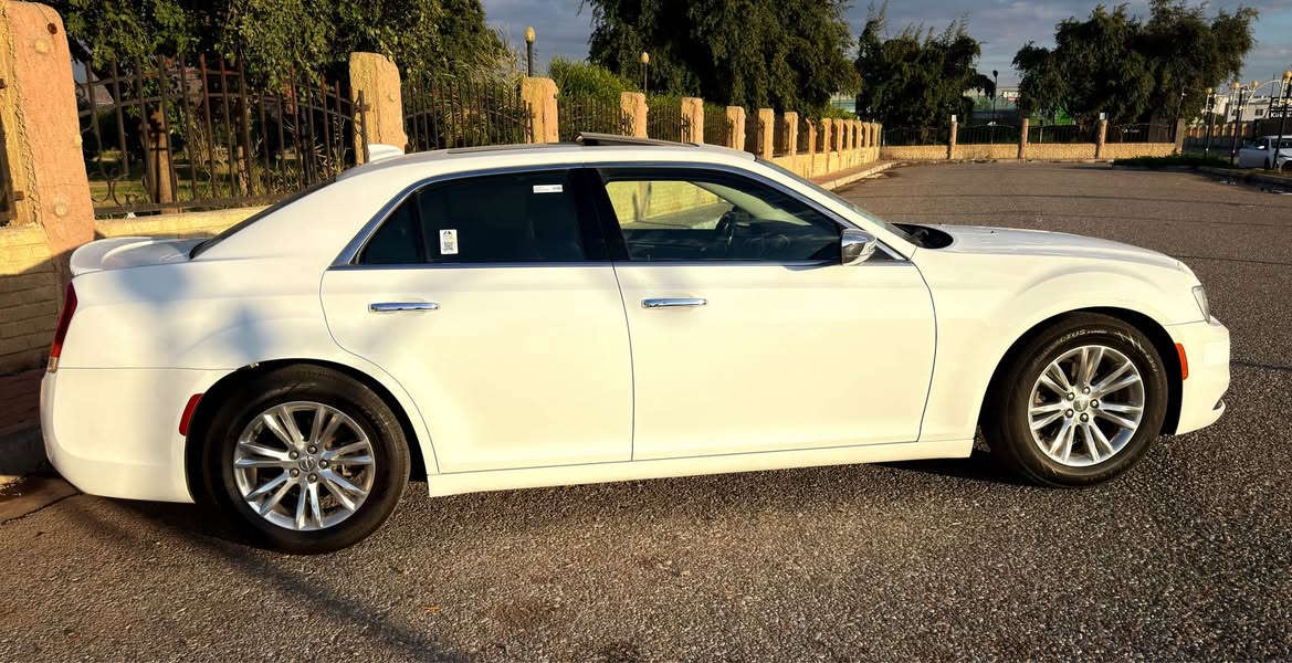 اوباما 2017
السعر 285 $$
عداد المسافة 72 الف mile 
حجم المحرك 6 سلندر (3.6L)
ايرباكاتهاا سليمه  100%
السياره بدون صبغ 
وبدون تعديل 
🔴 مواصفات C
داخل ابيض 
السياره بصمه
شاشه كبيره لمس
كشنات هيتر
كشنات جلد ابيض 
برده خلفيه كهربائيه 
مانع انزلاق+ABS
منافذ AUX+USB
حساسات خلفية+كاميرا
شاشة لمس
تحكمات استيرن
وبقية المواصفات المعروفةC
رقم أربيل سنويه جديد 🆕 ودفتر بانزين 
🔴 (العنوان/كركوك )
🔴 للاتصال/  *********** كركوك, العراق
