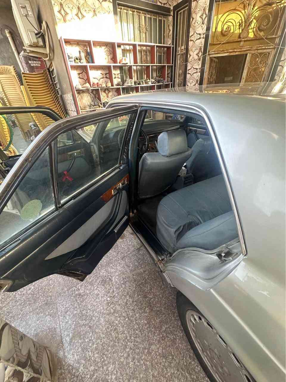 السلام عليكم 
مارسدس جامبو 280
مديل 1983
مصبوغه عام جماليه 
مكفوله من الضربه القويه او الجفيه 
مكينه وكير 3000 ديلكو محوره 
الگير بي ضعف (ابيع كير كايم ) بس شغال يمشي 
رقمها حله سنويه لل ٢٠٣٠ بأسمي 
تريد تحويل تريد وكاله 
جام كله كهربائي 
تبريدها شغال بس هم شوي ضعف يعني اله تمشي السيارة يلا يذب بروده 
تخم تاير جديد فقط واحد ممبدل الباقيات كلهن جدد هسة مبدلهن باتري جديد حداده نافضها اكثرها (80%) 
مكانها بصره قضاء المدينه
سعرها 43 وبيهة مجال بسيط وبخدمة الشراي 
رقمي *********** 
وهم الخاص مفتوح البصرة, العراق
