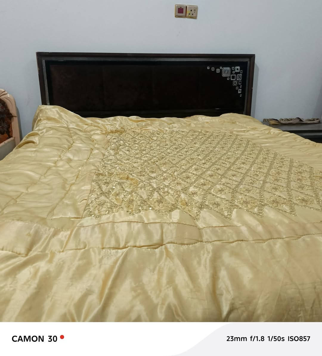 السلام عليكم ورحمة الله وبركاته اخوان غرفت خشاب تركي للبيع 300 وبيها مجال القائم الكرابله قرب مدرسة سويحل الاستفسار الاتصال ع هاذه الرقم ***********
