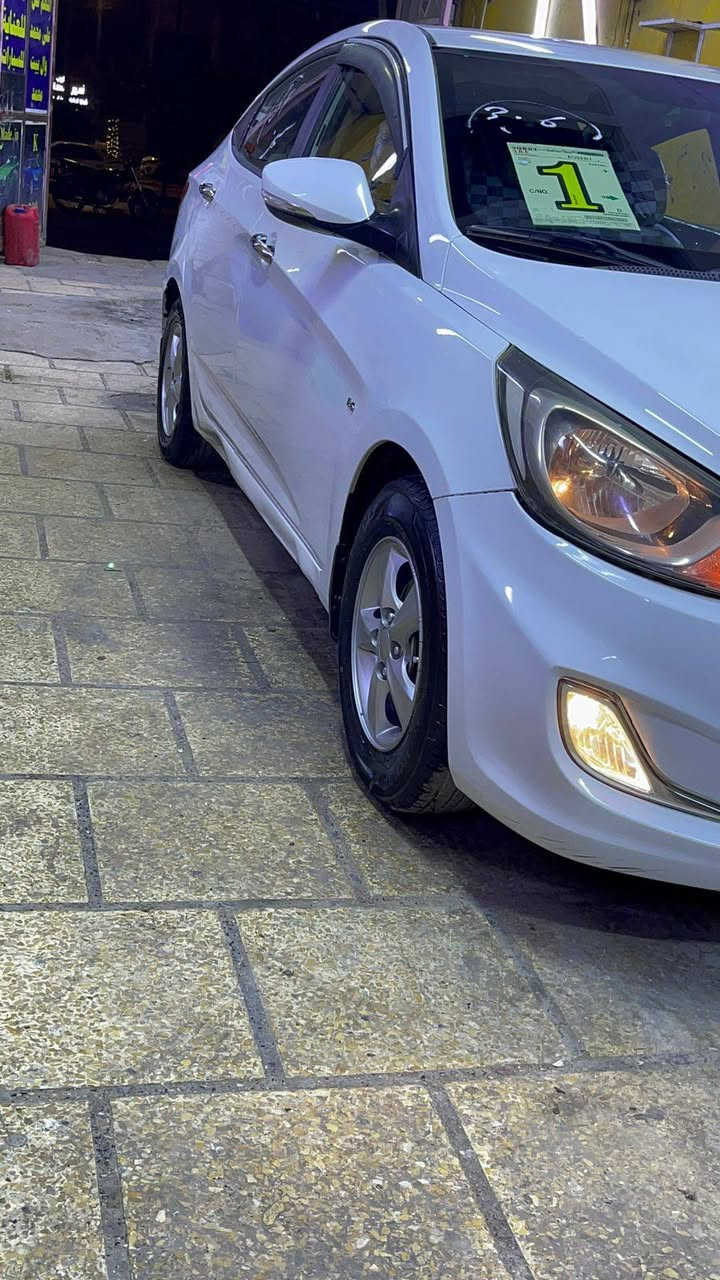 اكسنت موديل ١٢ بيهه صفحة صبغ واكع عليهه بطش يعني صبغ بلا ضربة  الصفحة الثانية بس جاملغ صبغ وباب خلف السايق رصع بسيطة مصبوغة بلا تصليح
سيارة نضيفة وجاهزة كير ومكينة كفالة حدادية ٧٠٪
ادامة منضومة البانزين جديدة 
تبريد وتدفئة
تحكمات ستيرن 
اشاير بالمري 
سونارهه مرفوق بالصور 
اي استفسار *********** النجف, العراق
