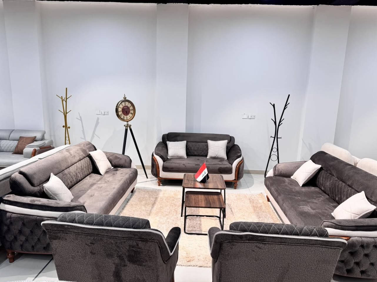 جمال الأطقم المودرن يِمنى وما يخلص 😍
كل موديل أحلى من الثاني…

تصميم عصري ✔️
خامات مختارة ✔️
تفاصيل ترفع مستوى بيتك ✔️

إذا تحب التميّز والذوق العالي، هذا الطقم إلك 💎
لا تفوّت الفرصة… الكمية محدودة والموديلات توصل وتخلص بسرعة ⚡

📩 للحجز والاستفسار راسلنا الآن
وخلي بيتك يحچي فخامة ✨

او اتصل 👈 ***********
