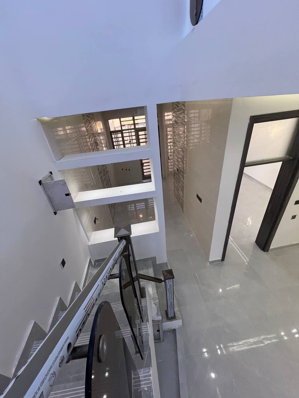 🏠#دار_للبيع   100متر واجهيه 6متر نزال 16.76متر
بناء طابق ونص  حديث 

يحتوي البيت. ع[2غرف نوم -استقبال -صحيات  صالة- ومطبخ] البيت شغل درجة اولى 

مع الخدمات[ماي-كهرباء-تبليط]

🔴ملاحضه البيت جاهز للسكن 🔑

⬅️نوع العقار  طابو زراعي سند 25 اقرار محكمه 

⬅️العنوان #بغداد_الدوره_البوعيثه   

       مجمع العيثاوي 

🔴للاستفسار  خاص او الاتصال ع  الرقم***********
