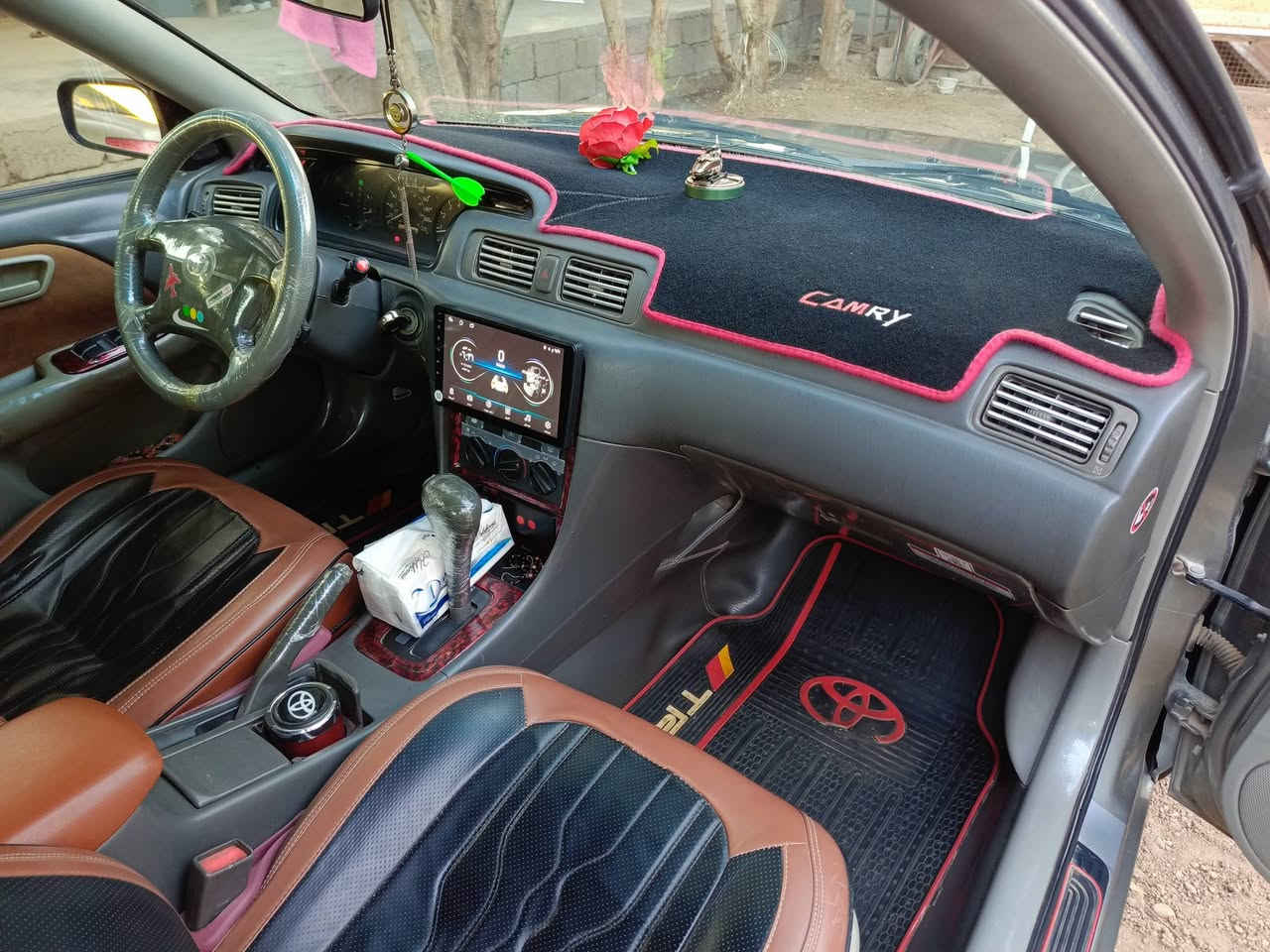 للبيع فقط كامري موديل 2000وارد امريكي محرك جديد كير جديد كهربائيات جديدة وبلادي ماملعوب بيها تبريد ثلج داخل نظيف كلش صدر امامي خلفي جديد تخم تاير جديد صار يومين شادة وباتري جديد صار سبوع من شديتة مصبوغة عام اثر جراد ضمان صبغ خمس سنوات  بدون اي حادث سيارة كاملة من كلشي وناعمة كلش ومتعوب عليها مال بيت لايت عالي ناصي زنون السعر المطلوب 82 وبيها مجال بسيط رقم الهاتف ***********
