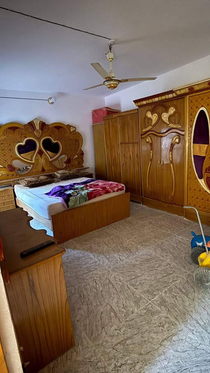 بيت للبيع المساحه 130م يحتوي على غرفه وصاله واستقبال ومطبخ وصحيات البناء بلوك الموقع قرب الذكوات الابتدائيه الجديده قريب لشارع القادسيه السعر 33 مليون وقابل للتفاوض للاستفسار مراسله الصفحه او الاتصال ع الرقم ***********
