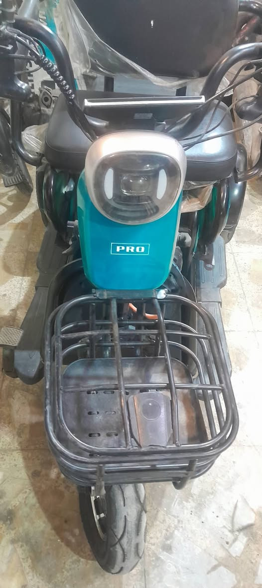 دراجه شحن متروكه متاخذ شحن بطاريته او الشاحنه مالته سعره ٤٥٠ ...***********واتساب
