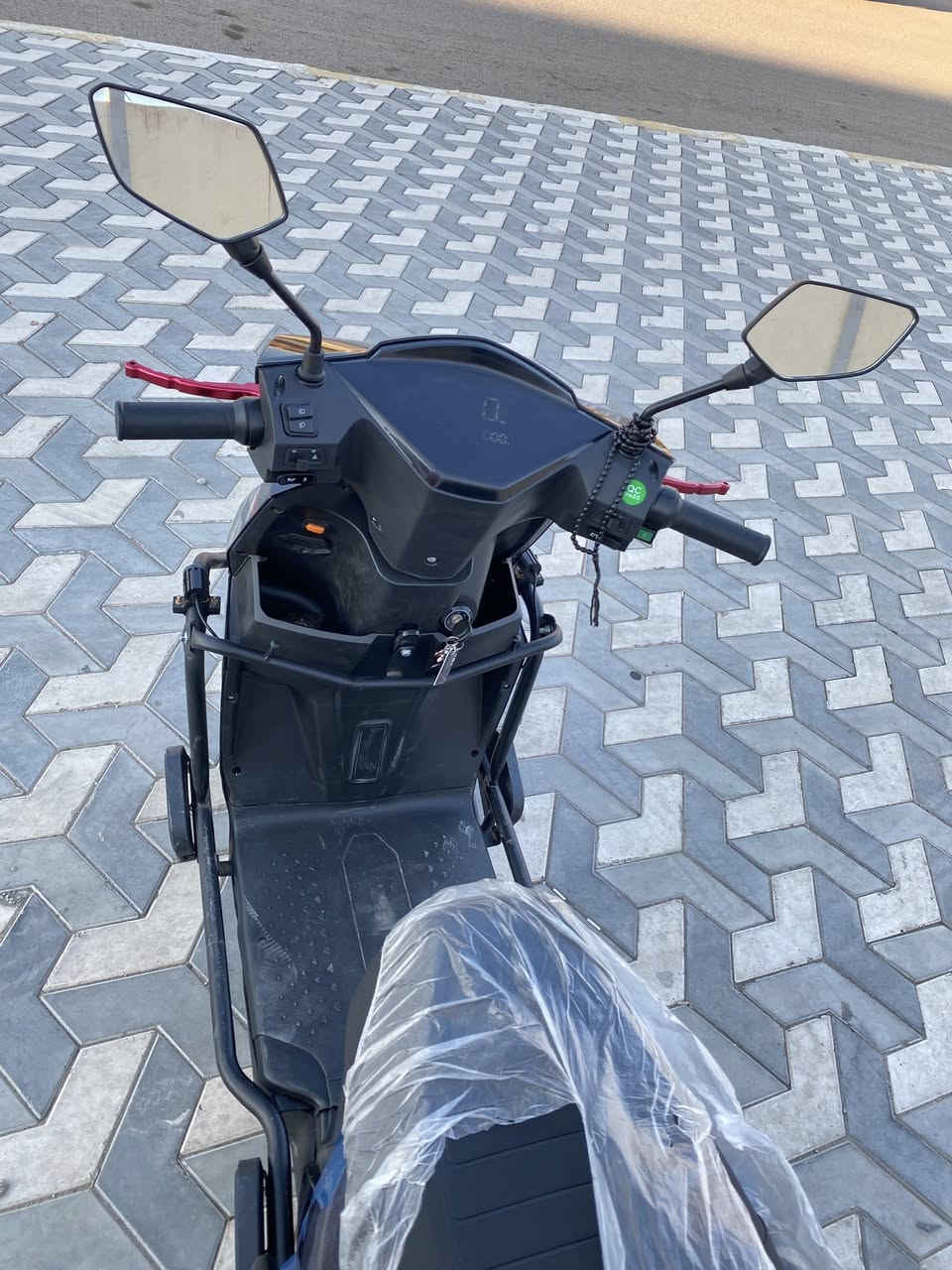 ماطور سكنس( للبيع )
نوعيه ألماسه
موديل 2026
ثلاث انضمه تشغيل بصمه سويج ريمونت 
سماعه بلوتوث 
صار شهر عندي 
السعر ٨٥٠ وبي مجال بسيط 
للتواصل 
وتساب ***********
هاتف ***********
متواجد عله الفيس
